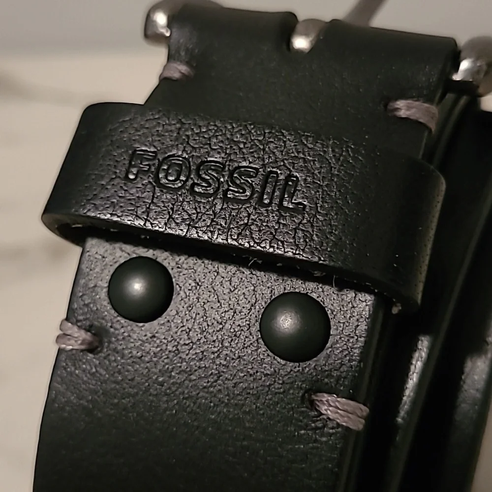 Fossil Men's 36 Waist Black Smooth Leather Belt Casual Neutral Career Quality
